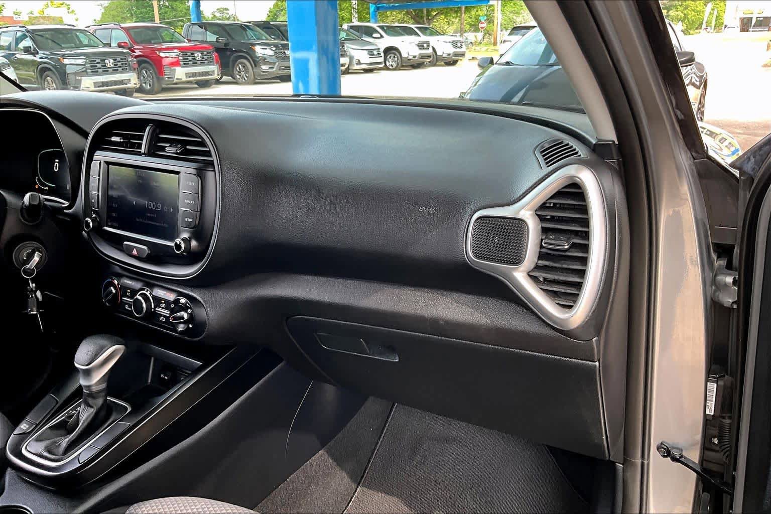 Used 2024 Kia Soul LX w/ Option Group 015 FWD image 18