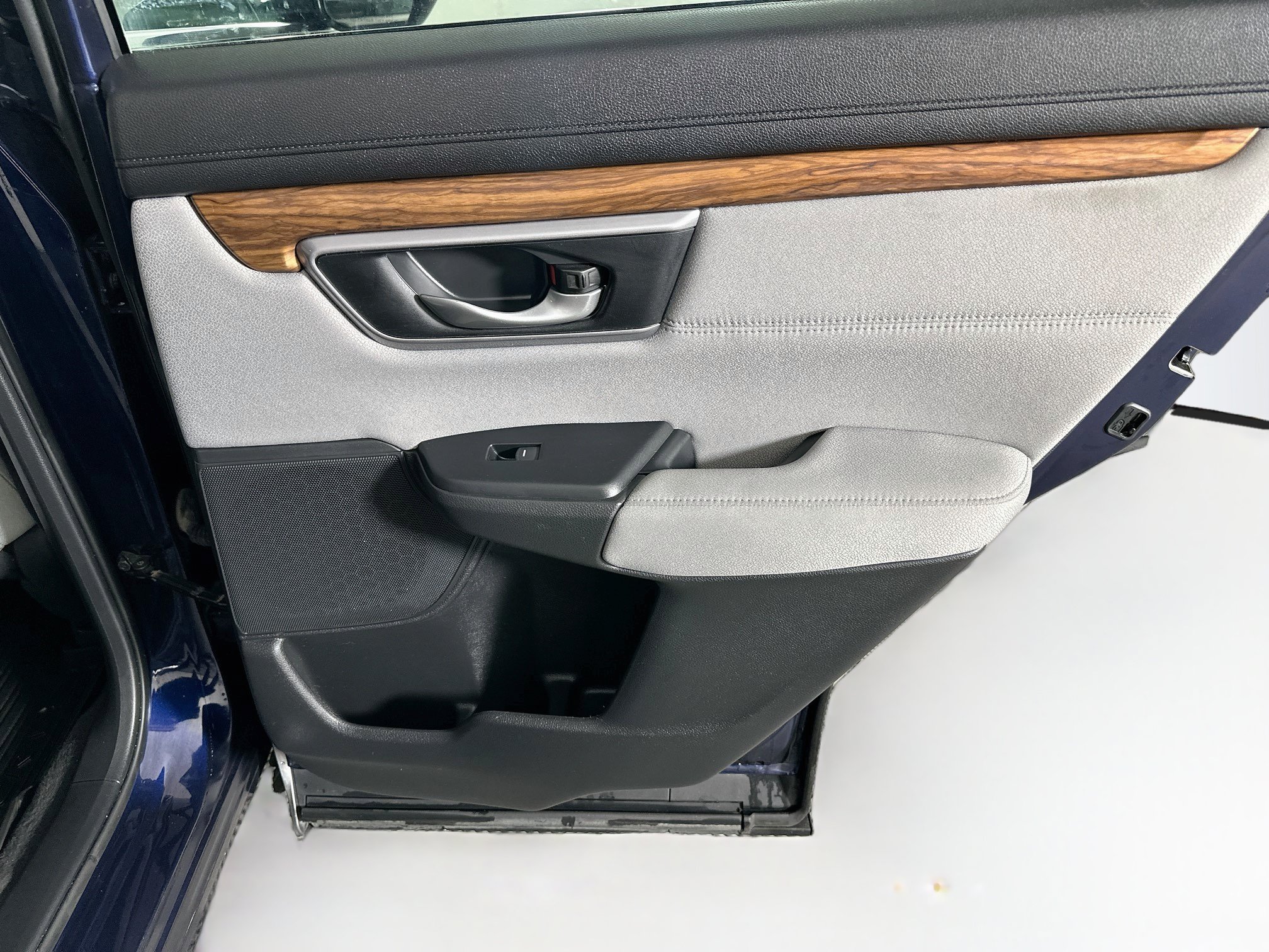 Used 2017 Honda CR-V EX image 29