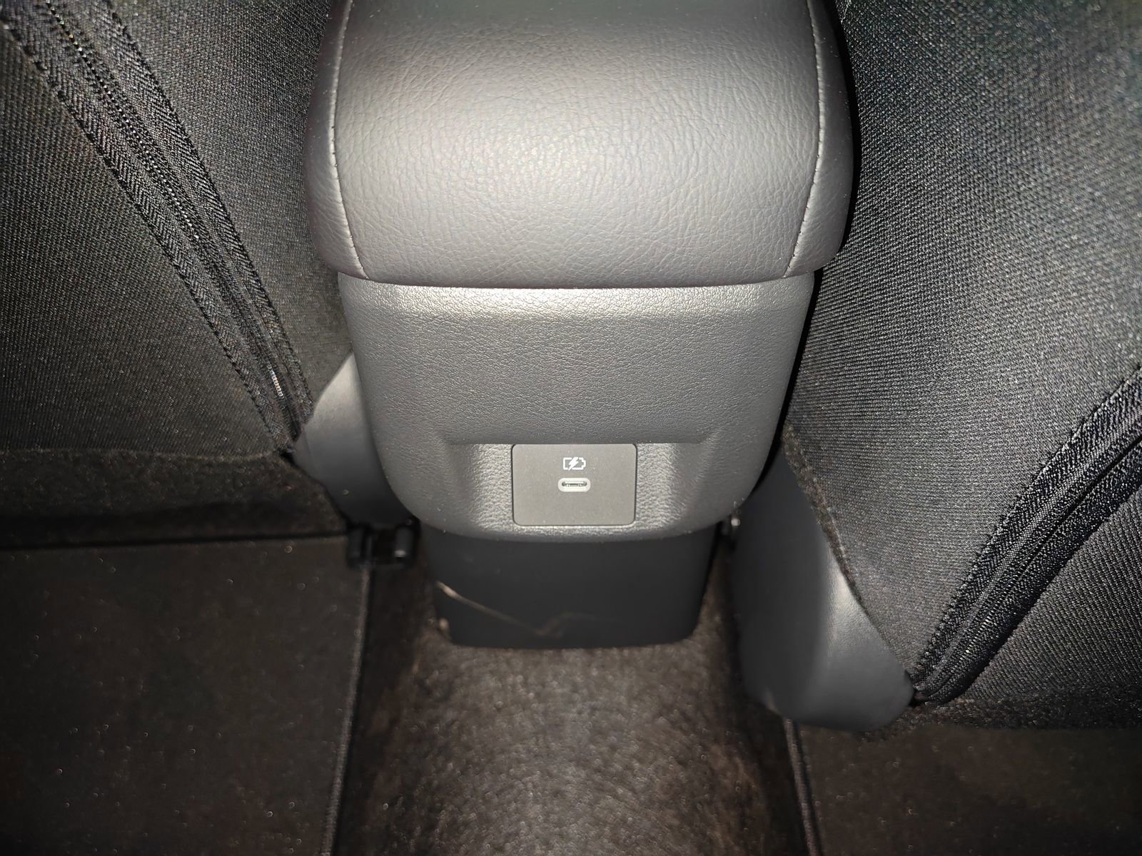 New 2025 Nissan Versa SR w/ Trunk Package FWD image 23