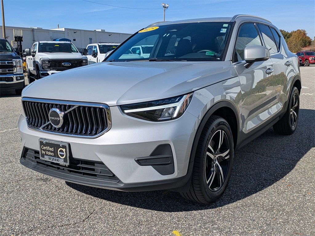 Certified 2025 Volvo XC40 B5 Core image 8