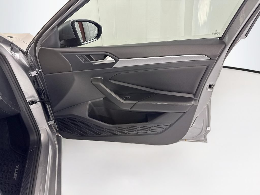 Used 2024 Volkswagen Jetta SE w/ Panoramic Sunroof Package FWD image 25