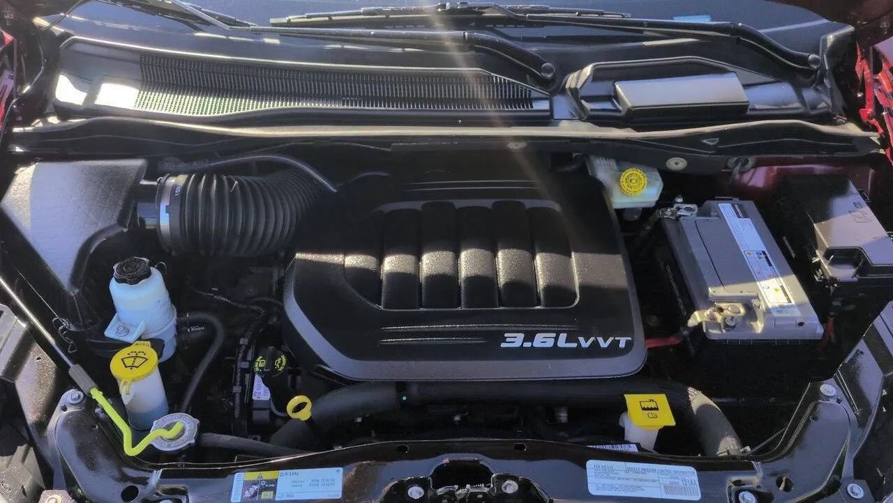 Used 2018 Dodge Grand Caravan SE FWD image 24