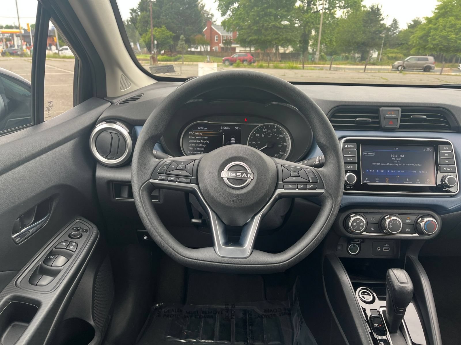 Used 2025 Nissan Versa SV FWD image 33