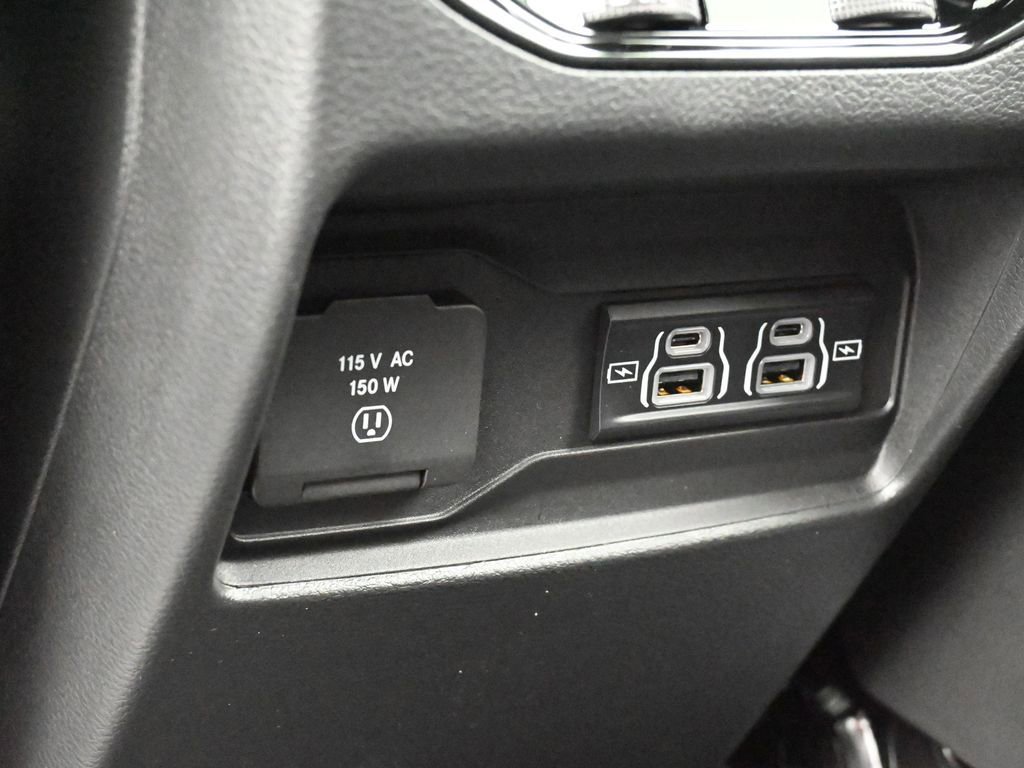 New 2025 Jeep Grand Cherokee Altitude image 30