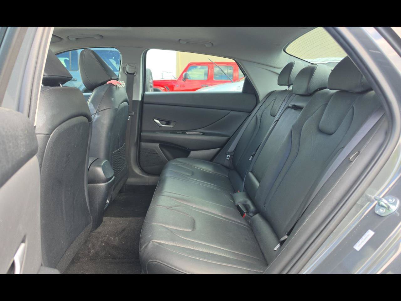 Used 2025 Hyundai Elantra Limited FWD image 4