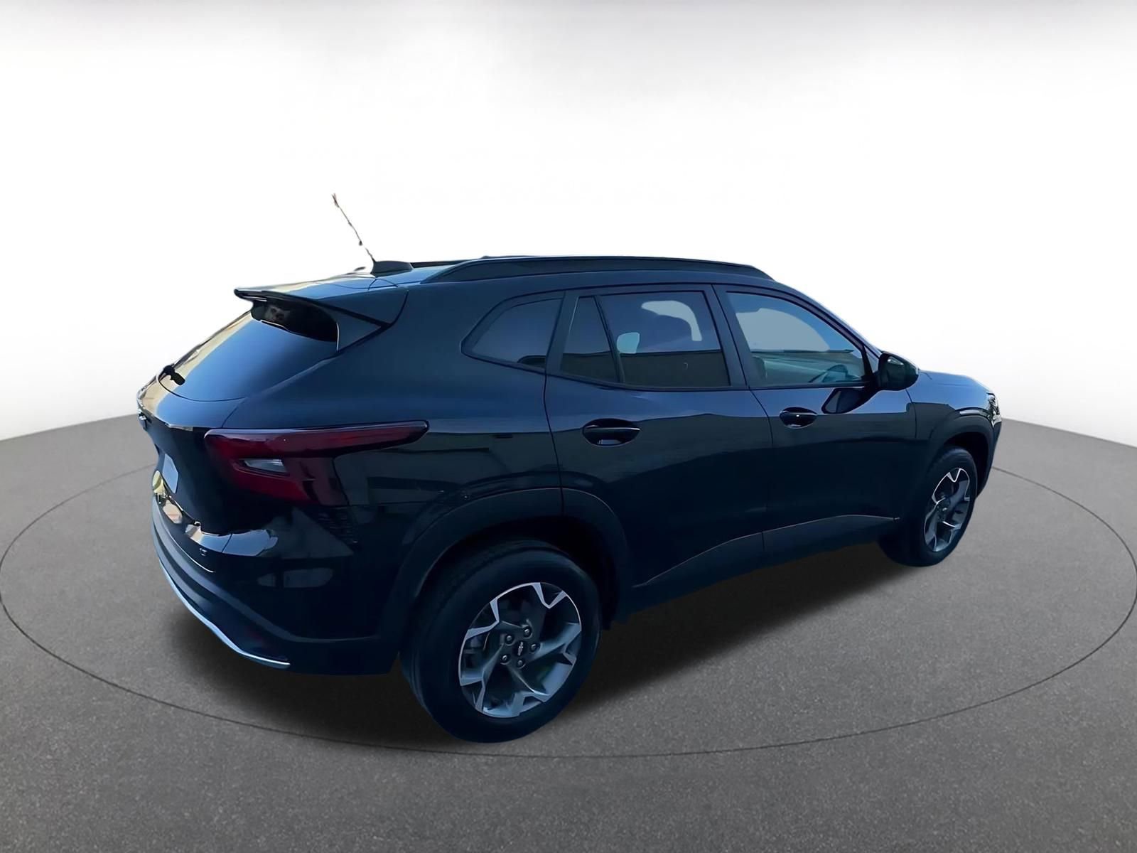 Used 2025 Chevrolet Trax LT w/ LT Convenience Package image 15