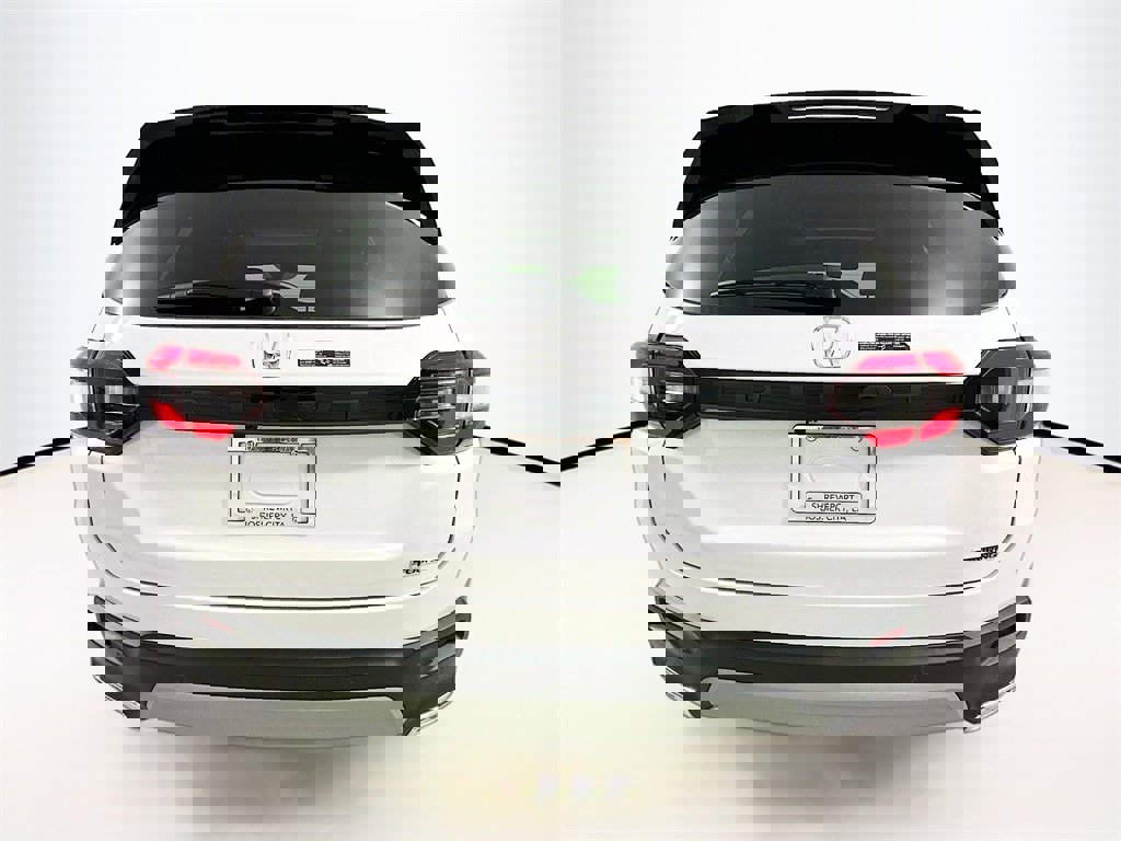 New 2025 Honda Pilot Touring image 5