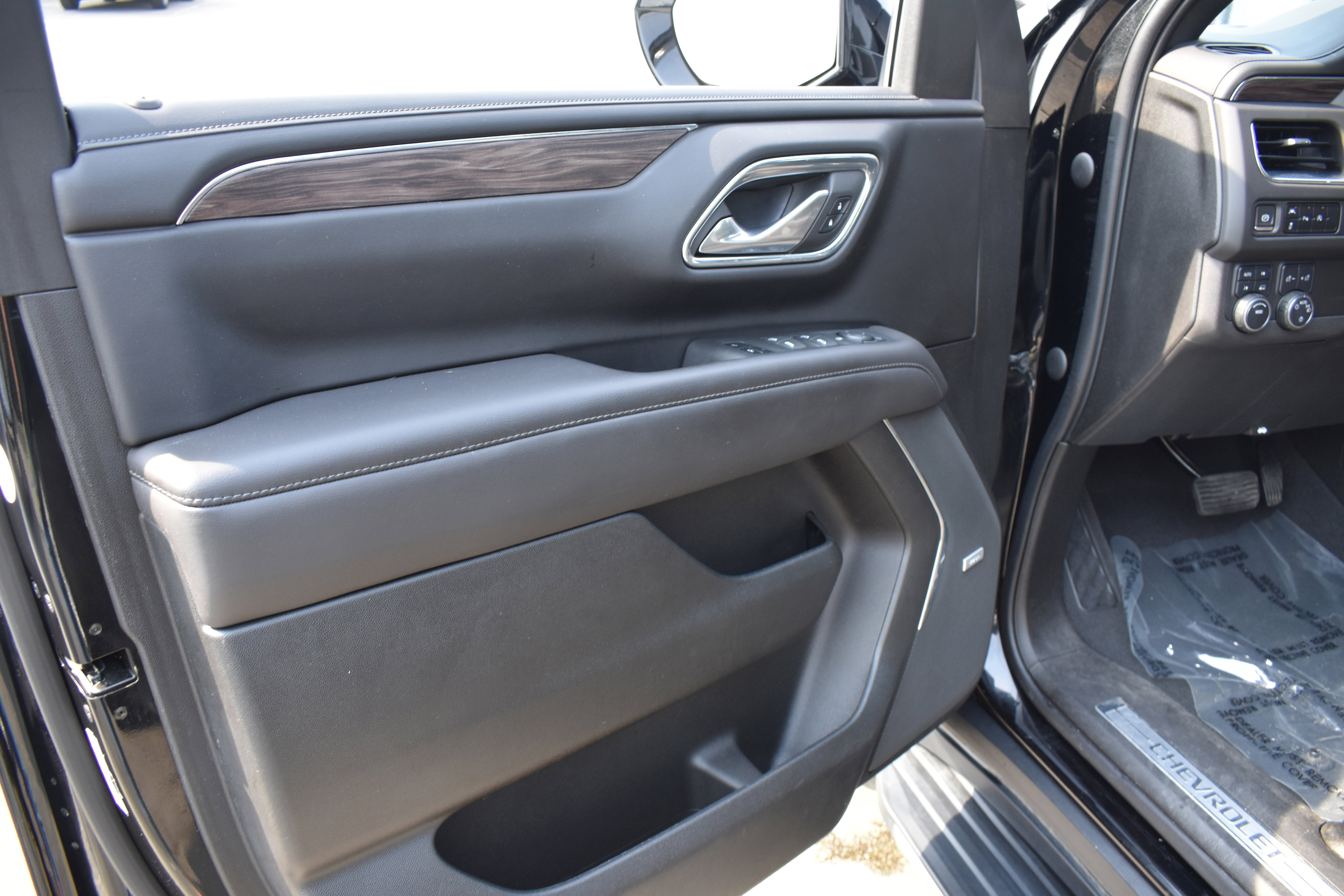 Used 2023 Chevrolet Tahoe LT image 28