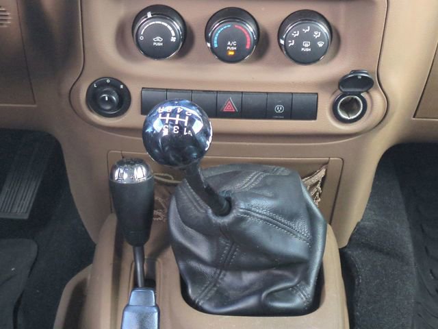 Used 2017 Jeep Wrangler Unlimited Sahara w/ Connectivity Group image 19