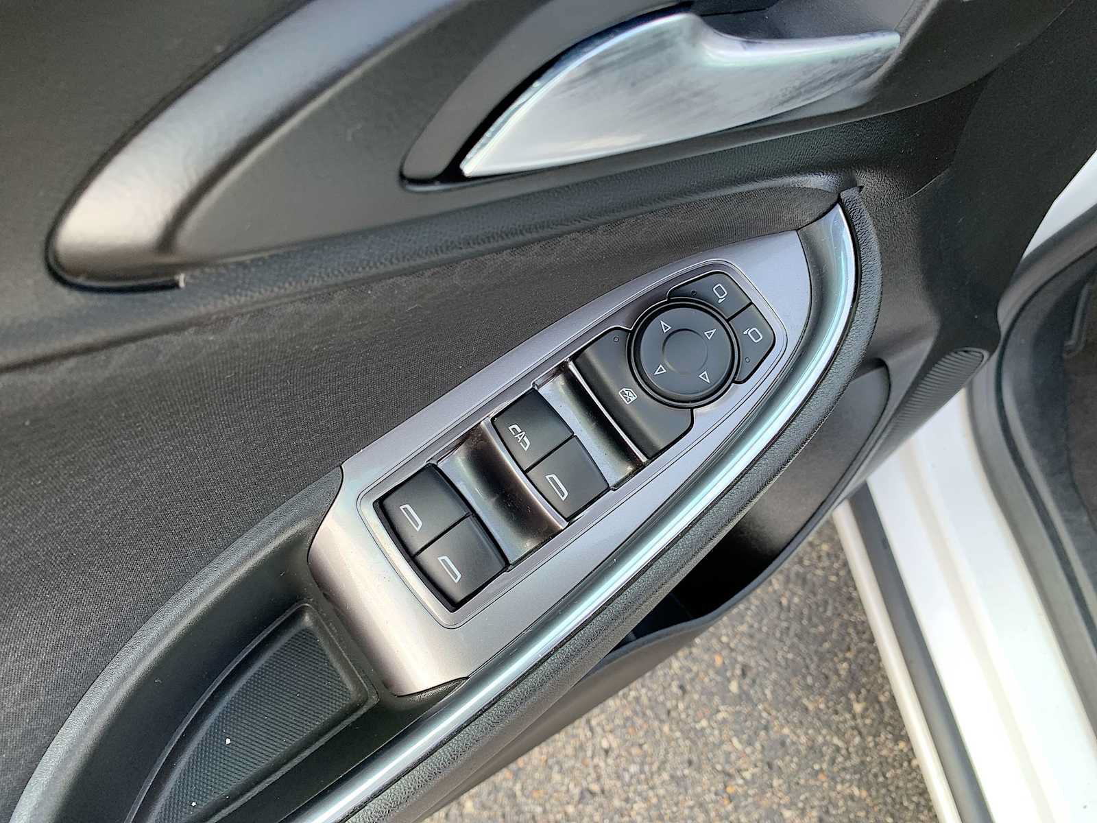Certified 2018 Chevrolet Malibu LT w/ Redline Edition FWD image 23