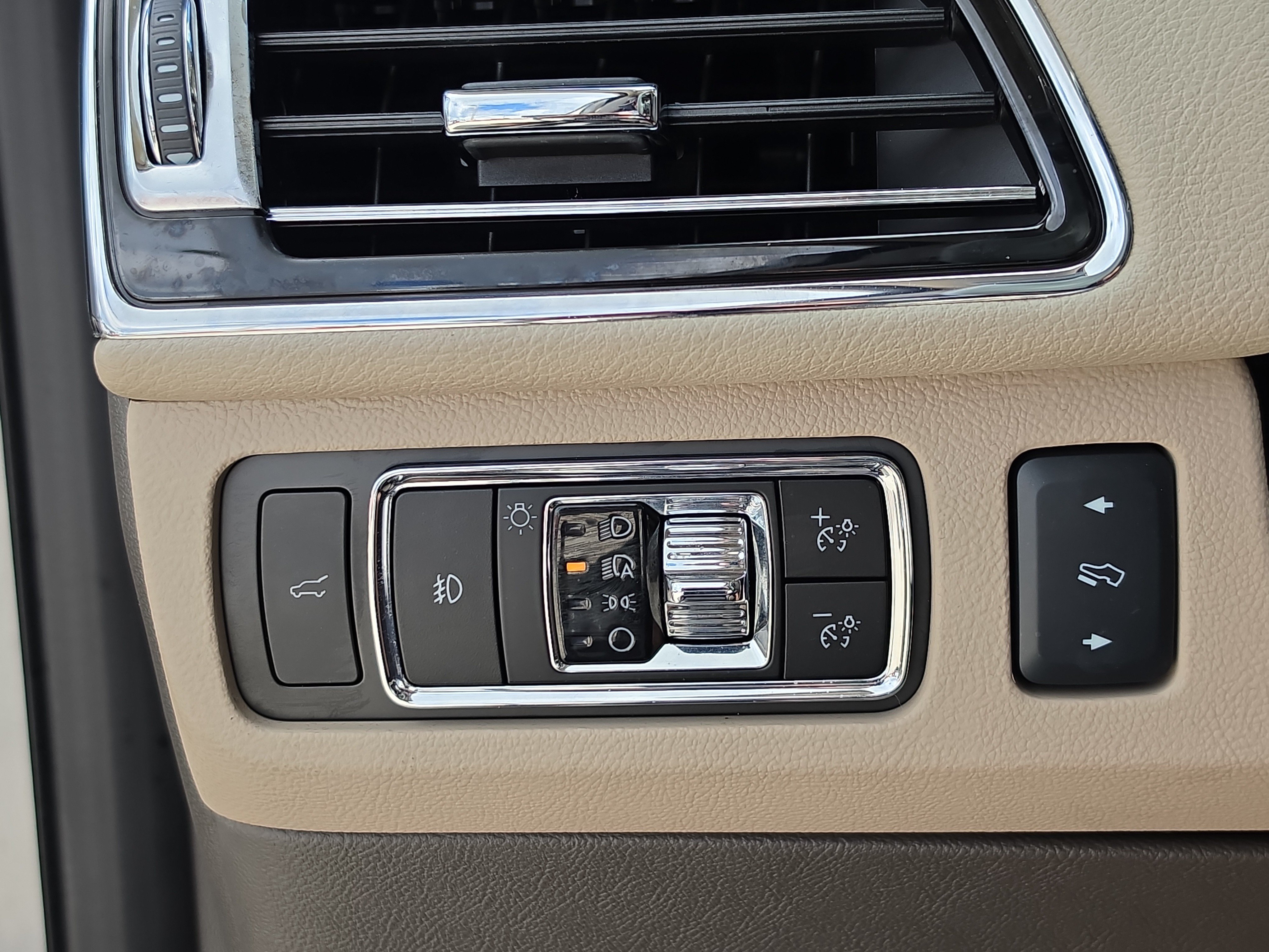 Used 2024 Lincoln Navigator Reserve AWD/4WD image 31