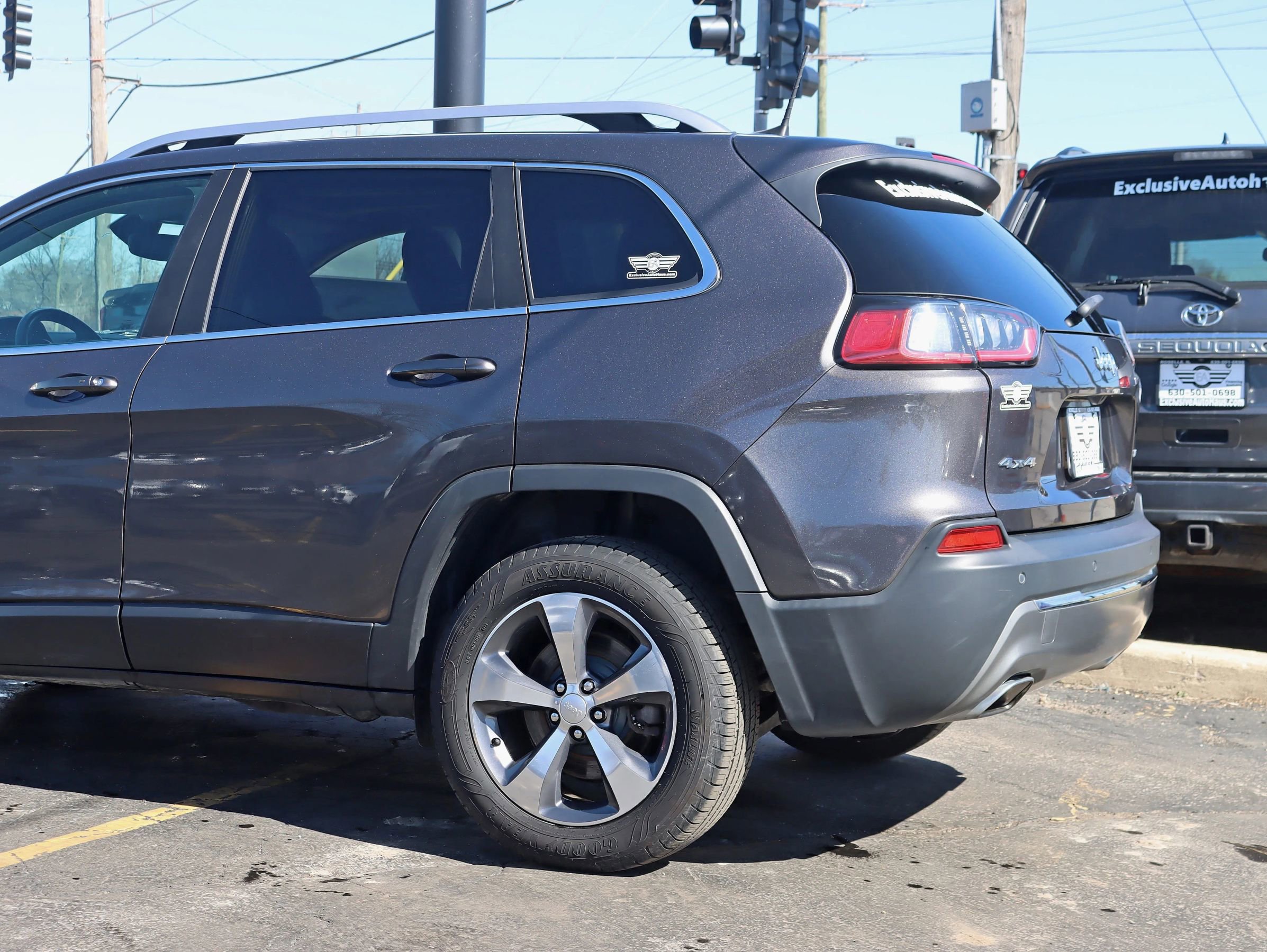 Used 2019 Jeep Cherokee Limited image 13