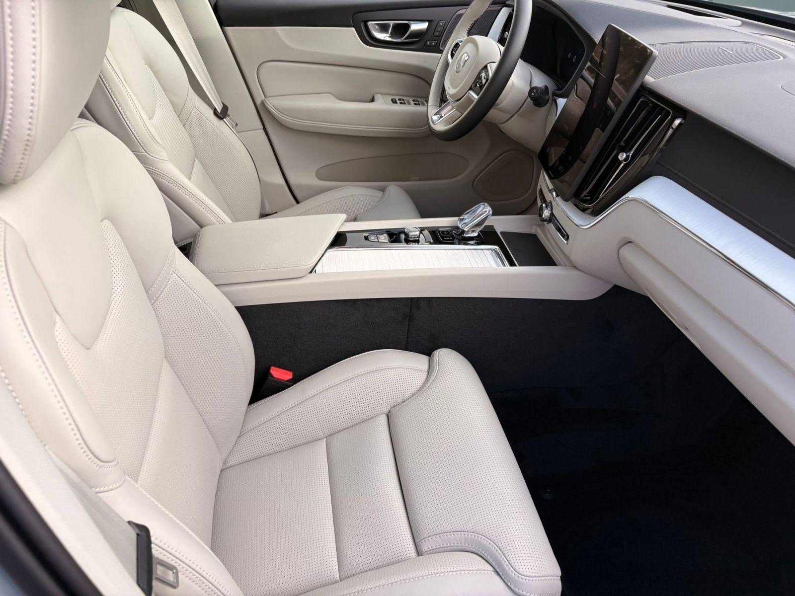 New 2026 Volvo XC60 B5 Ultra w/ Climate Package image 26