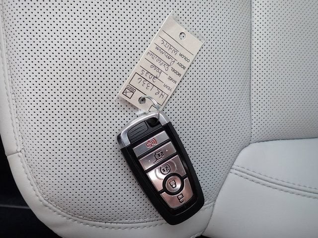 Used 2025 Ford Expedition Platinum w/ Driver's Package AWD/4WD image 31