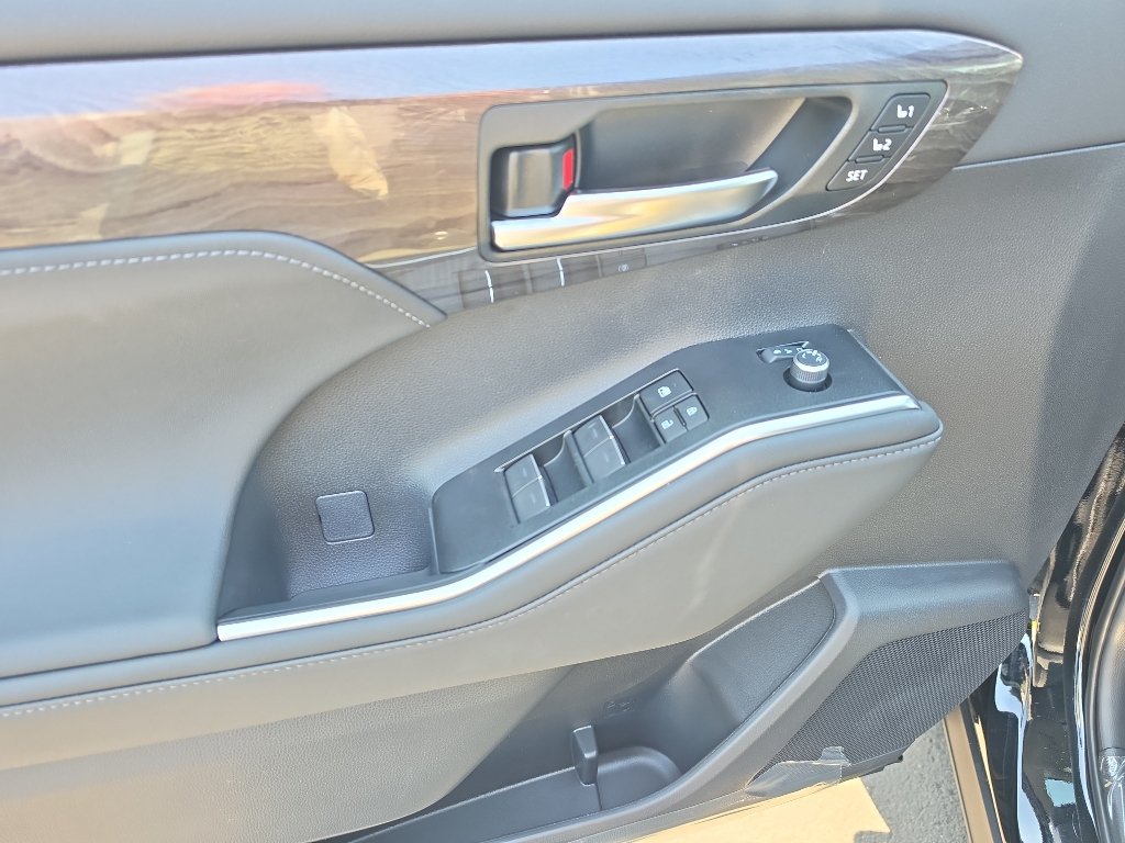 New 2026 Toyota Highlander Limited AWD/4WD image 12