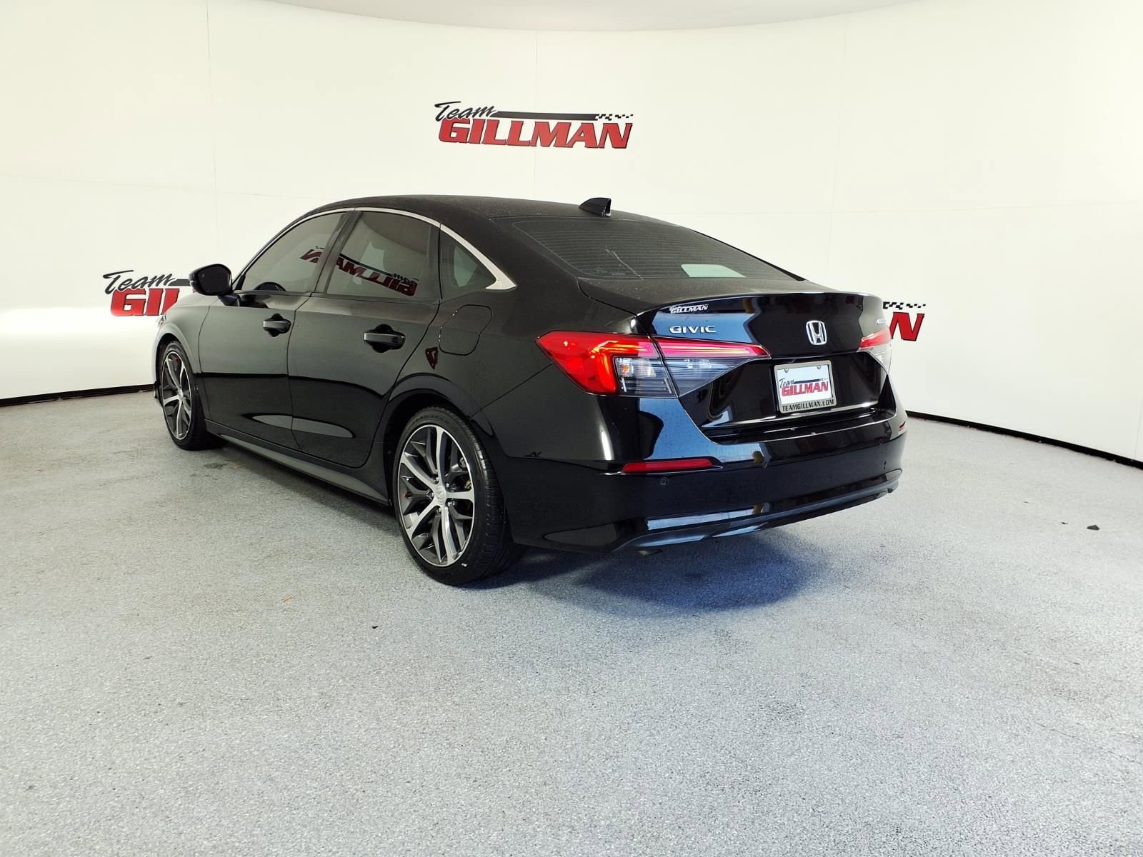 Used 2022 Honda Civic Touring image 2
