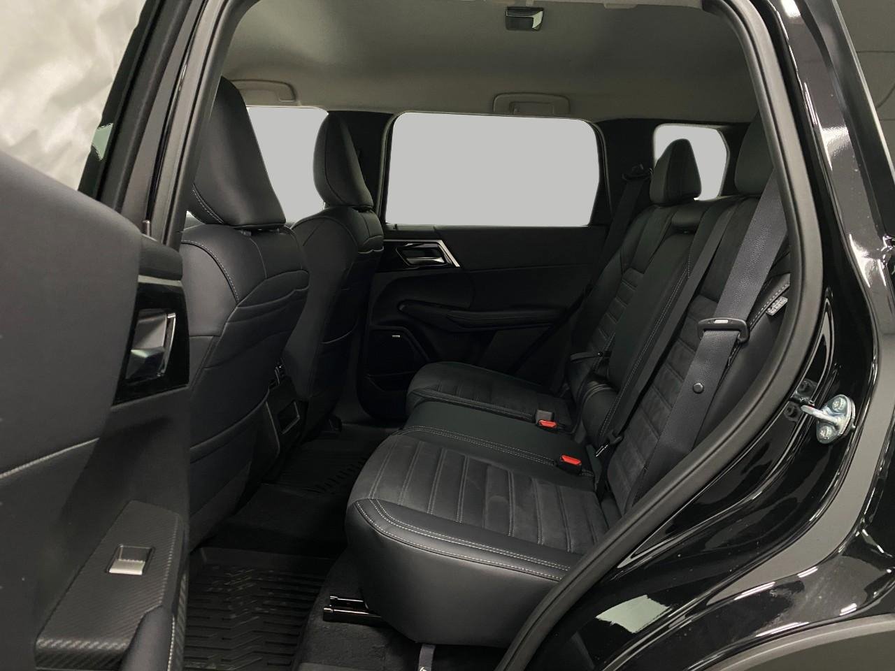 New 2026 Mitsubishi Outlander SE image 31