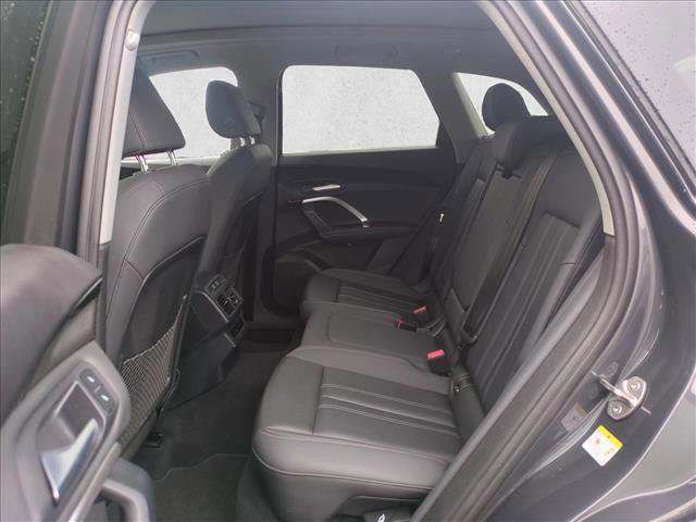 Used 2025 Audi Q5 Premium w/ Convenience Package image 27