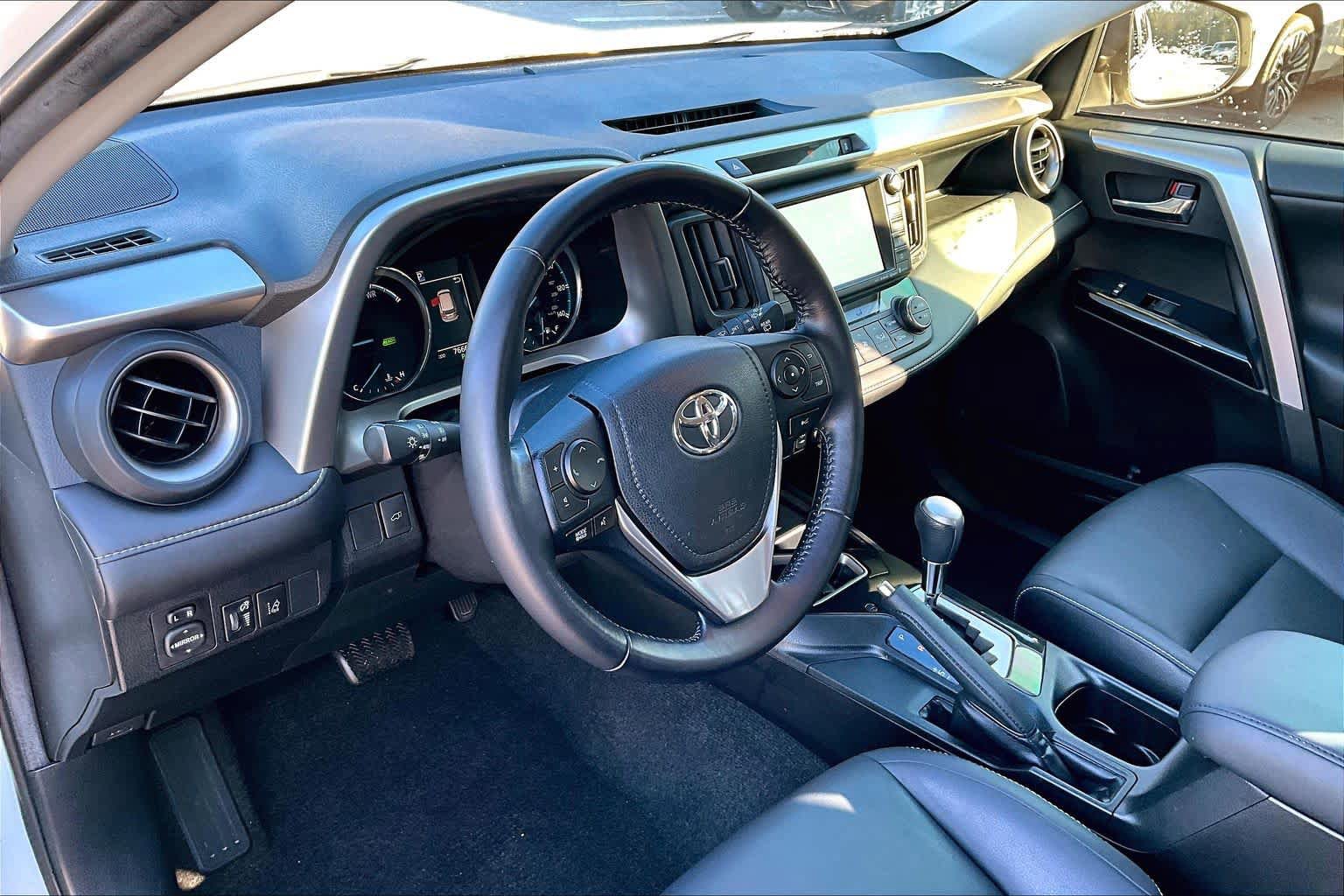 Used 2017 Toyota RAV4 Limited AWD/4WD image 17