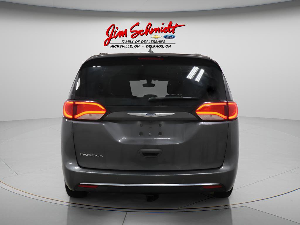 Used 2018 Chrysler Pacifica Touring-L w/ Tire & Wheel Group image 6
