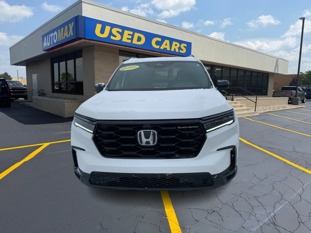 Used 2025 Honda Pilot Black Edition image 3
