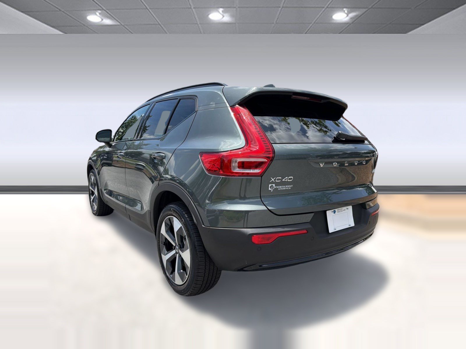 Certified 2026 Volvo XC40 B5 Plus AWD/4WD image 3