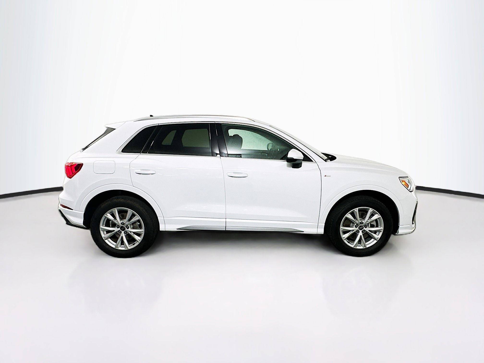 Used 2023 Audi Q3 2.0T Premium w/ Convenience Package AWD/4WD image 10