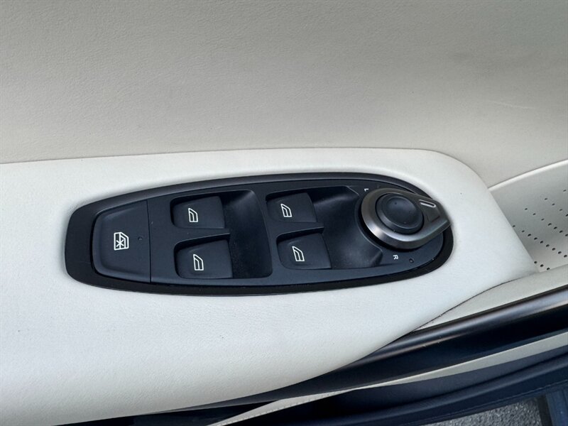 Used 2022 Aston Martin DBX AWD/4WD image 18