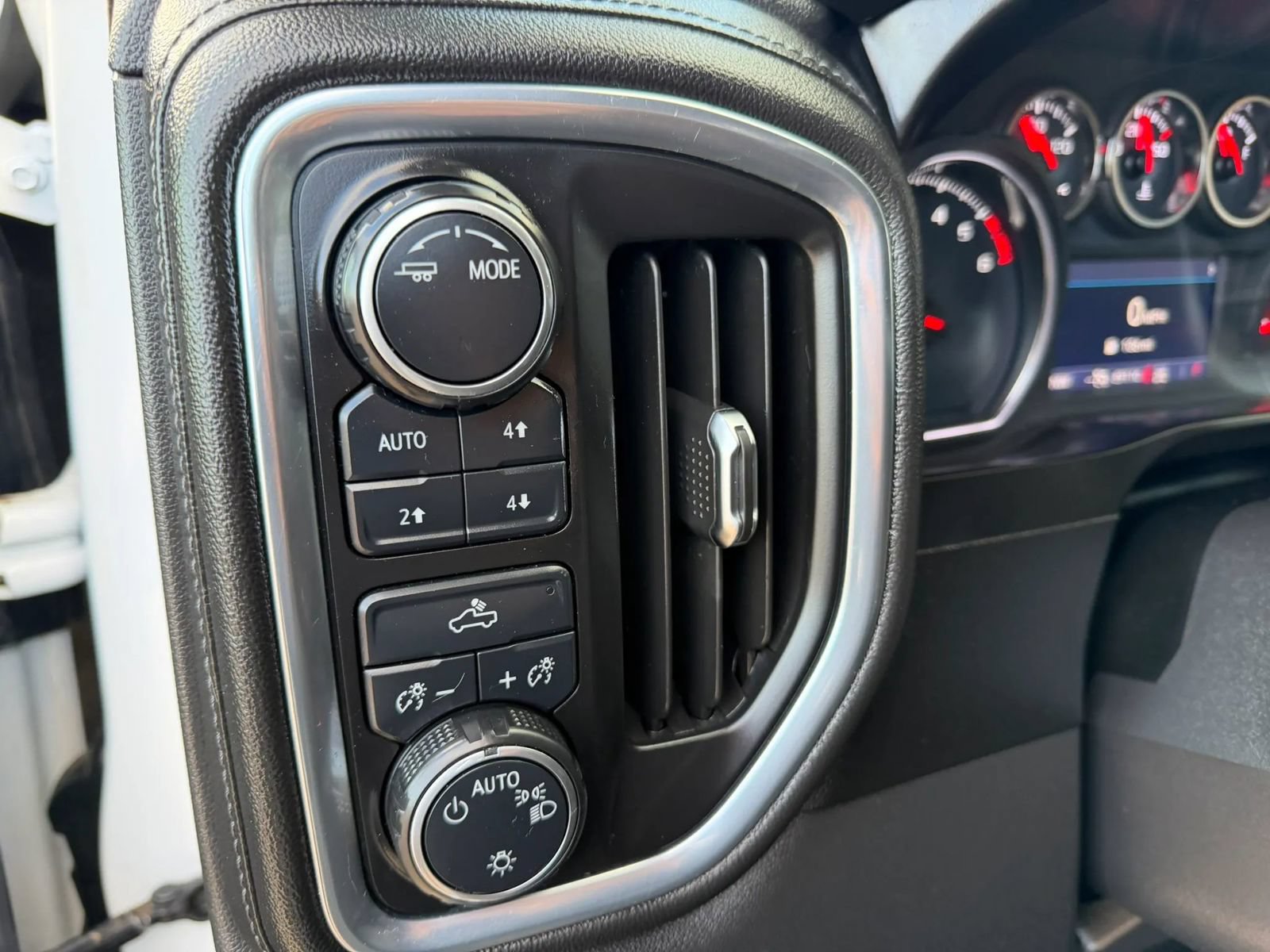 Used 2020 Chevrolet Silverado 1500 LT w/ All-Star Edition AWD/4WD image 16