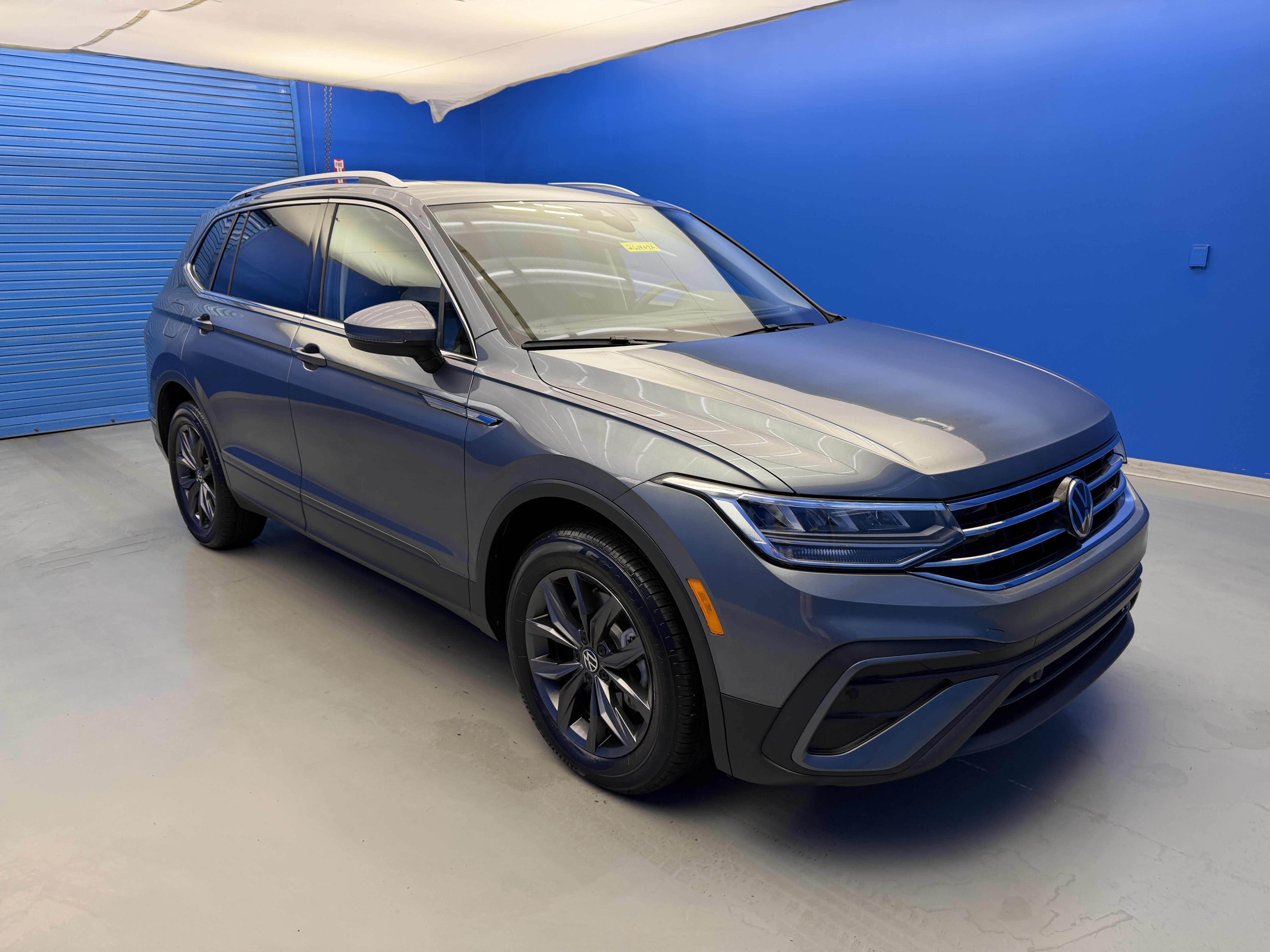 Used 2024 Volkswagen Tiguan SE AWD/4WD image 2