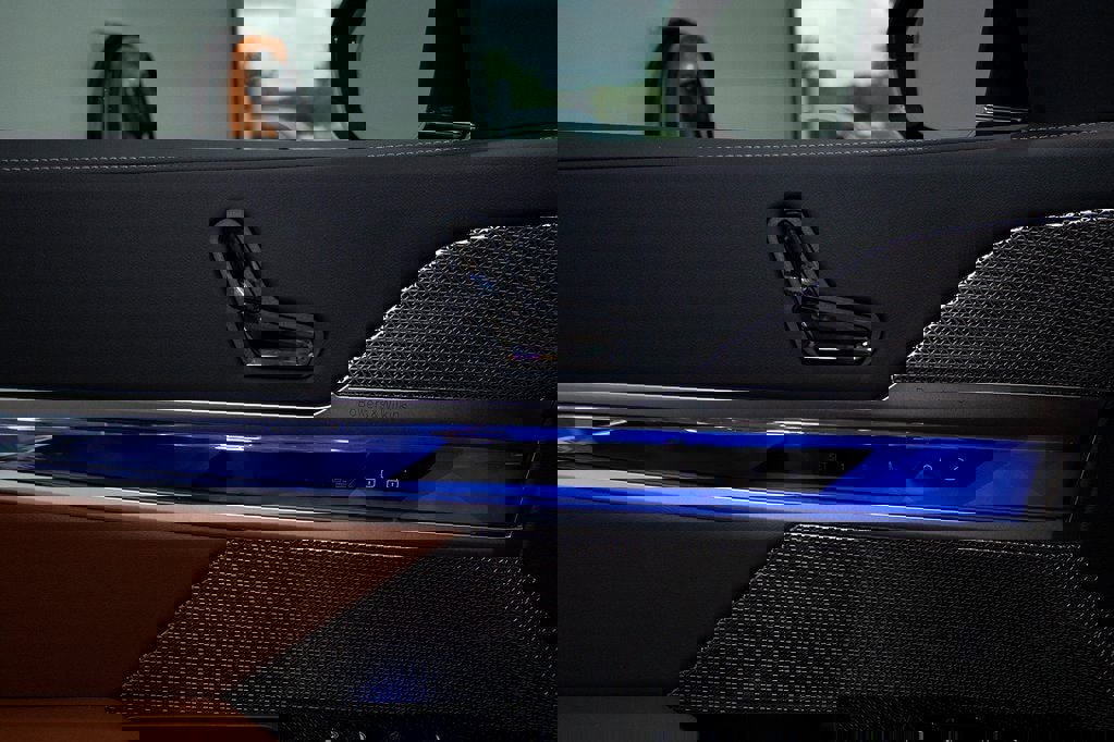 Used 2025 BMW i7 eDrive50 w/ Premium Package image 14