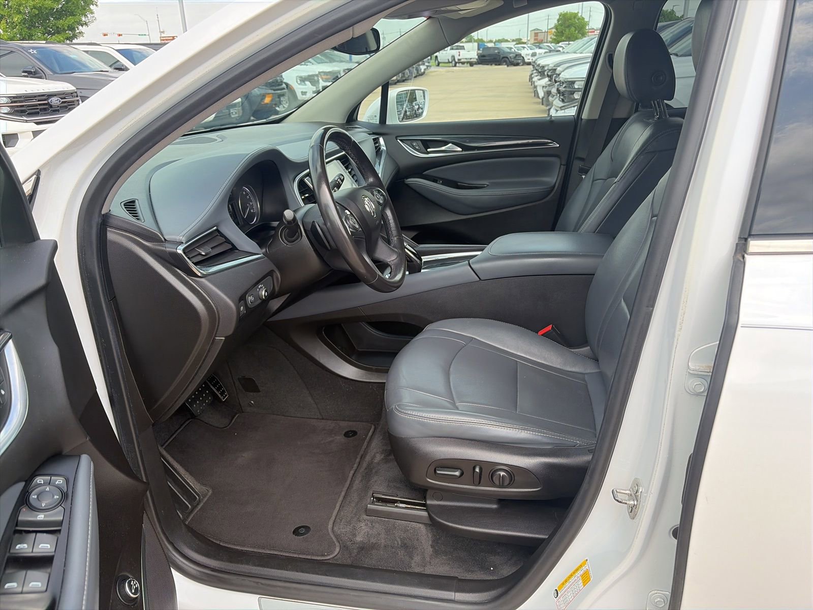 Used 2019 Buick Enclave Essence image 12