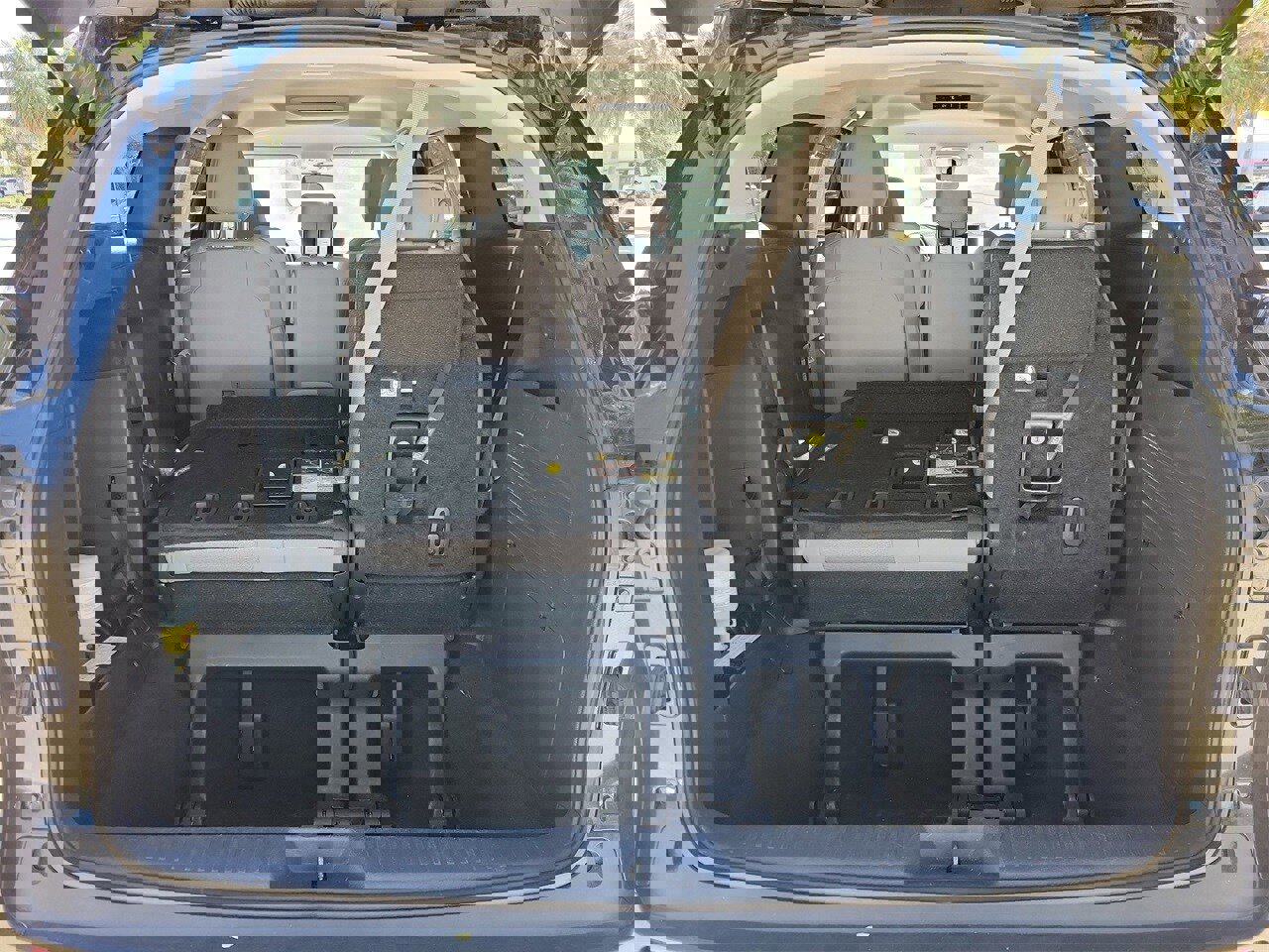 Used 2025 Toyota Sienna LE image 9