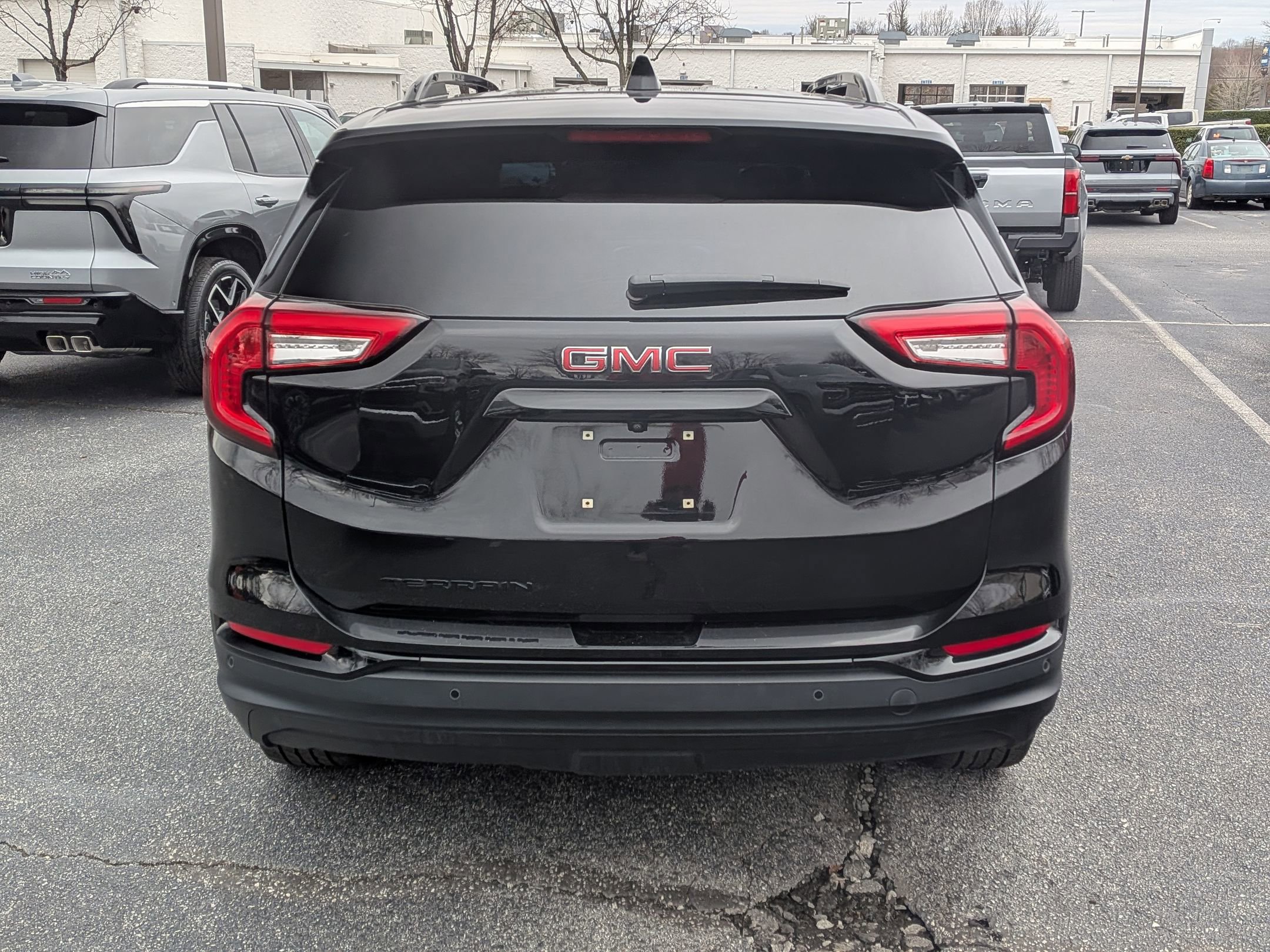 Used 2023 GMC Terrain SLT w/ Infotainment Package II image 8