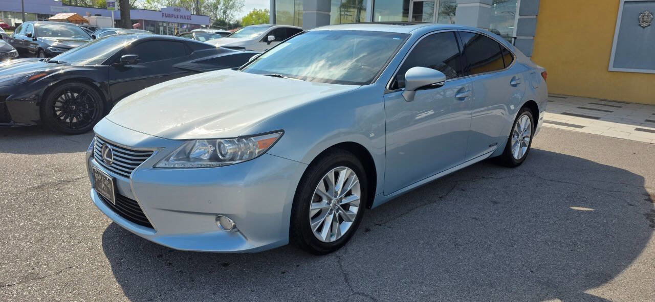 Used 2013 Lexus ES 300h w/ Luxury Pkg FWD image 1