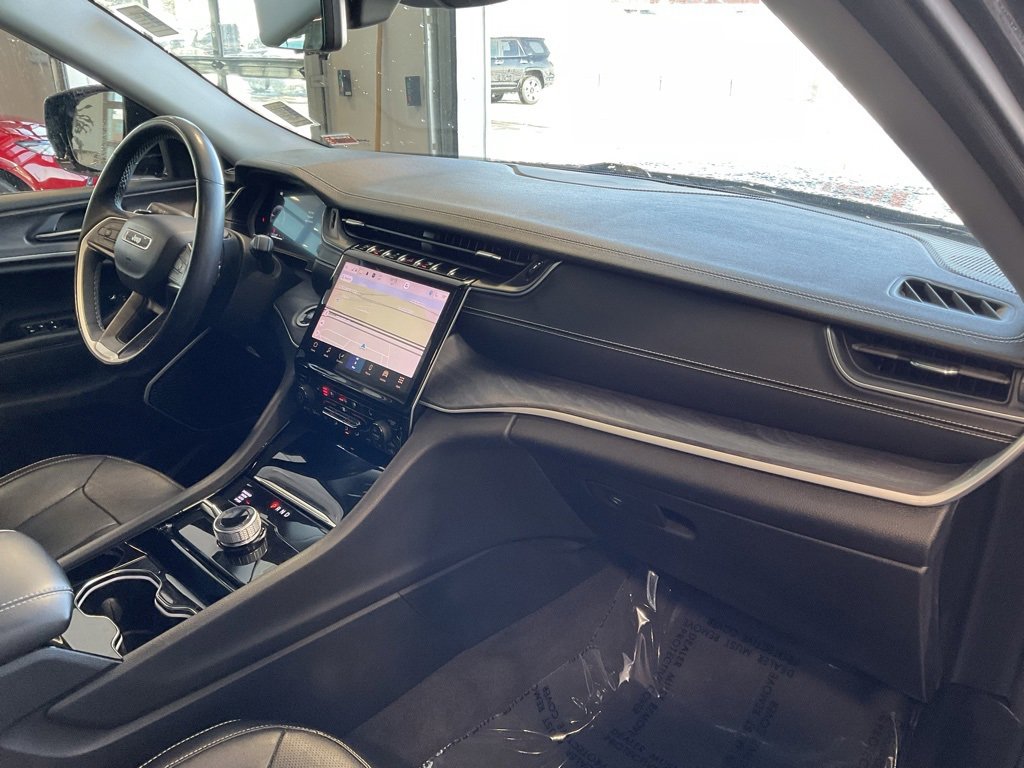 Used 2022 Jeep Grand Cherokee L Limited w/ Luxury Tech Group II image 19