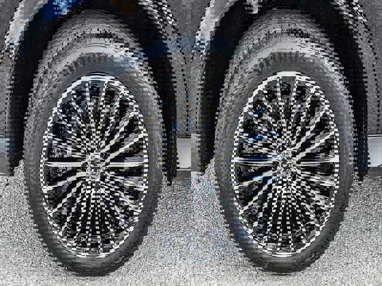 Used 2025 Mercedes-Benz GLC 300 4MATIC image 7