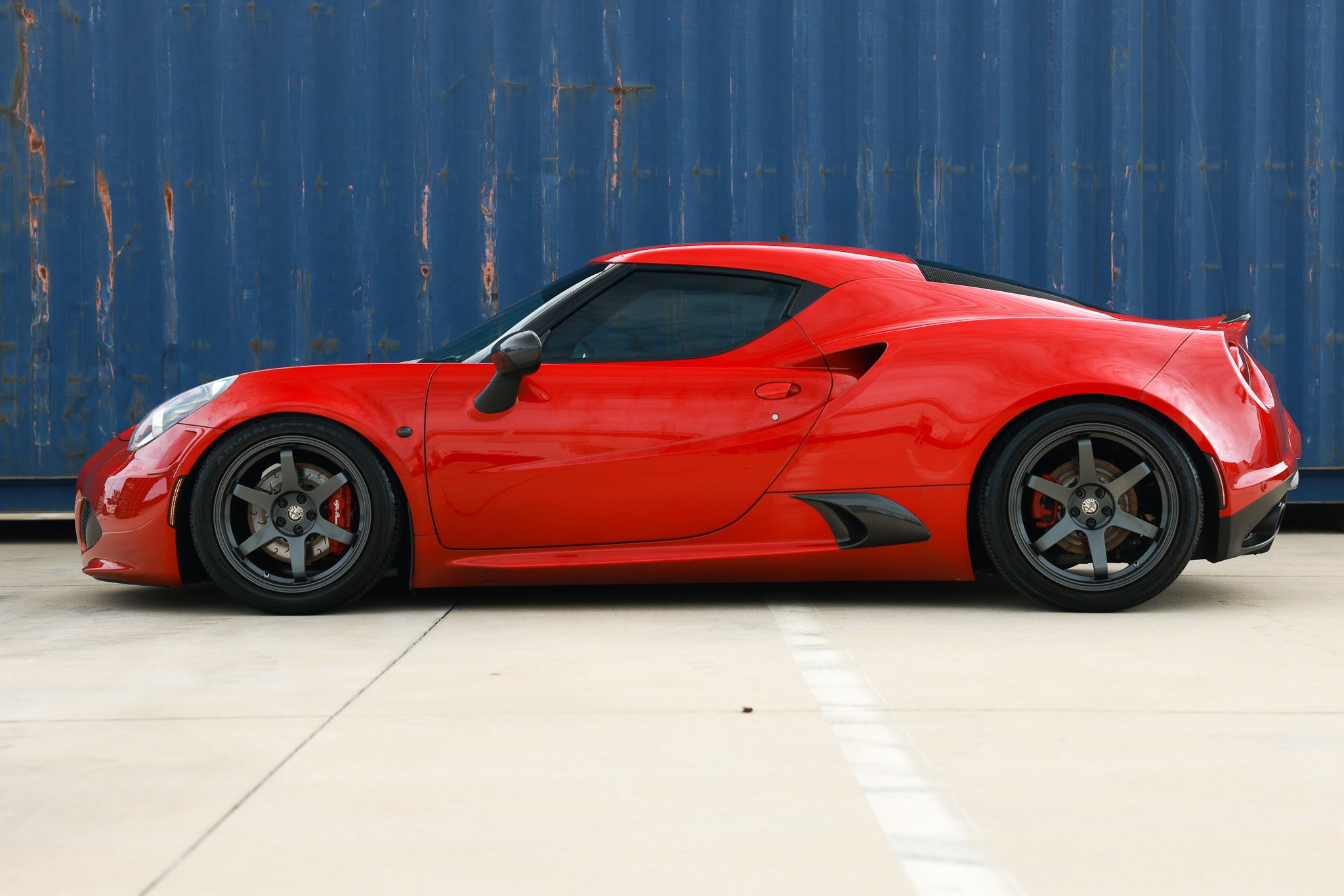 Used 2015 Alfa Romeo 4C Launch Edition w/ Convenience Group RWD image 4