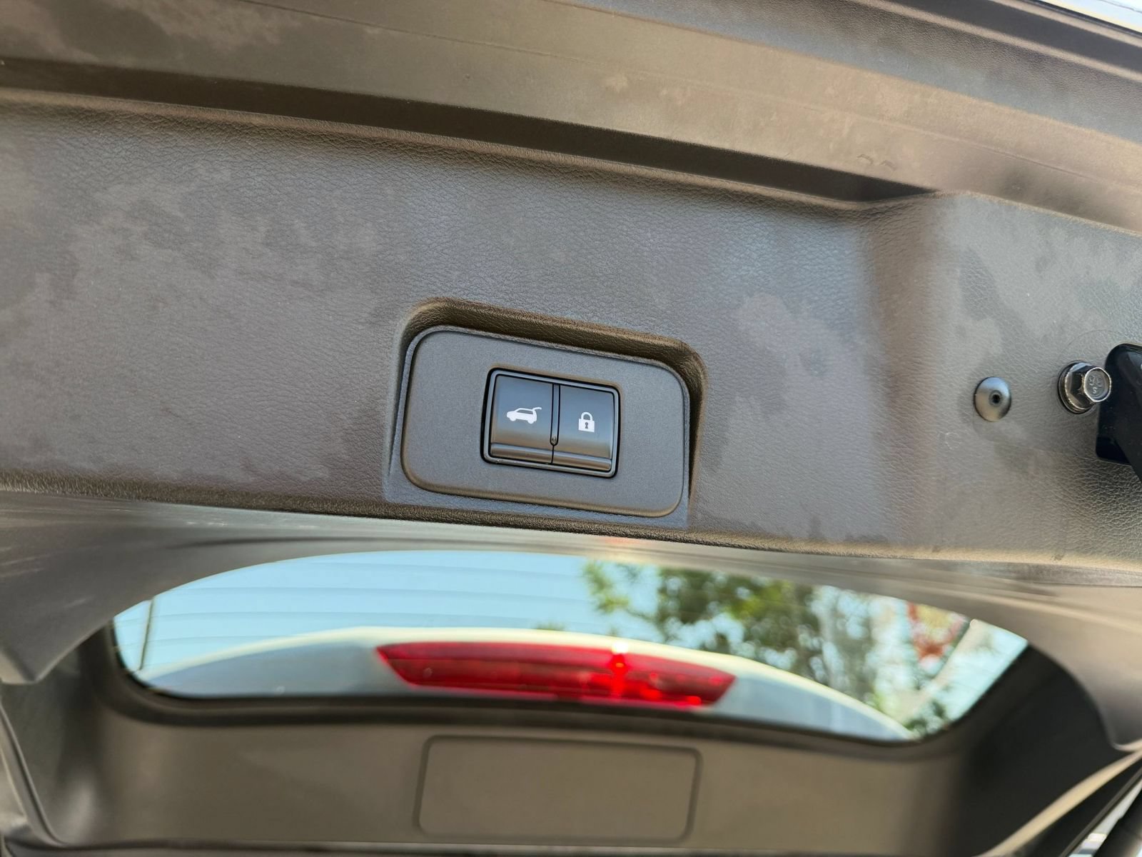 Used 2025 Nissan Rogue SV FWD image 23