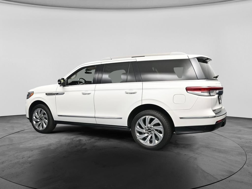 Used 2024 Lincoln Navigator Premiere AWD/4WD image 9