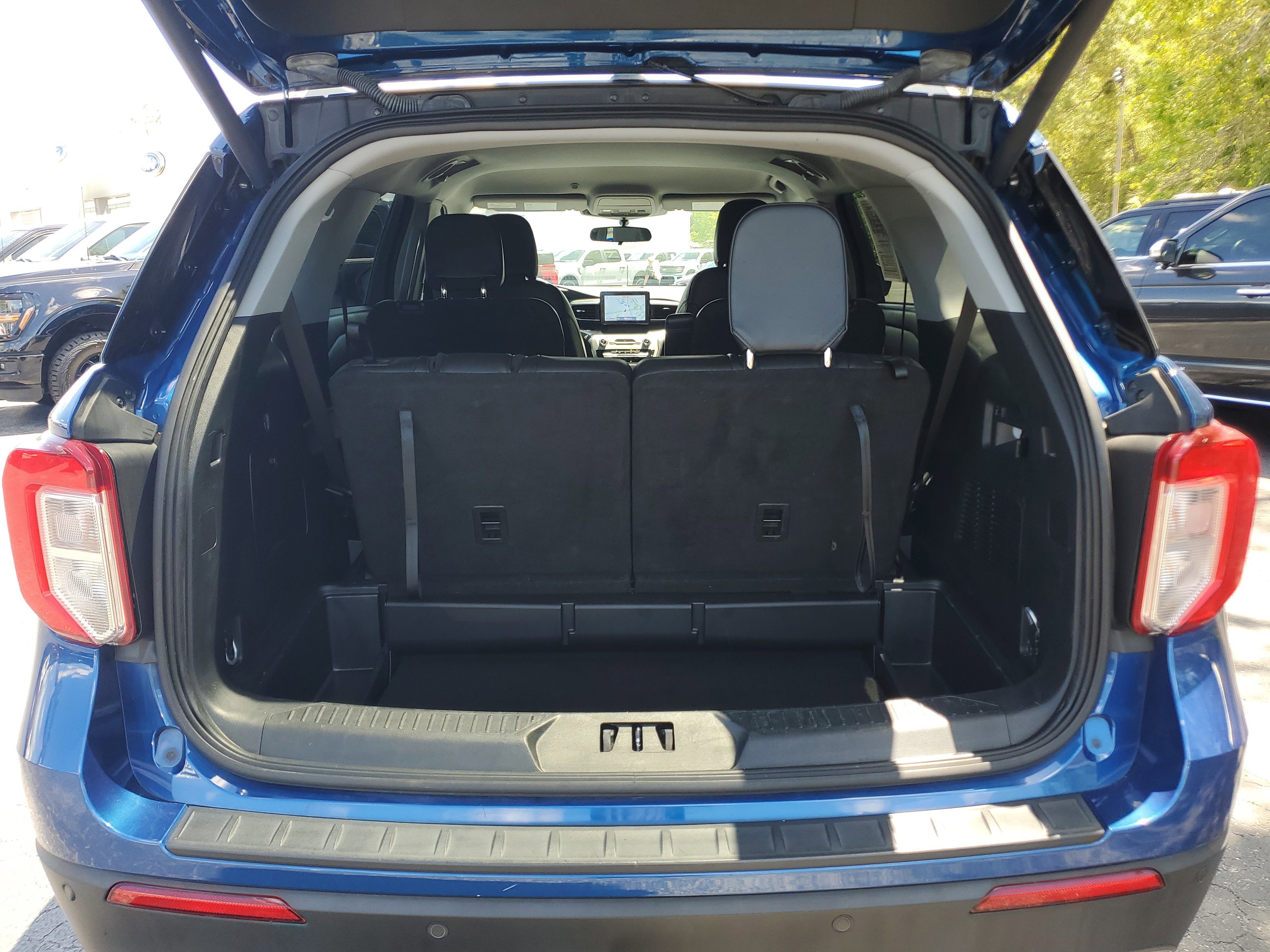 Used 2023 Ford Explorer XLT w/ Equipment Group 202A RWD image 21