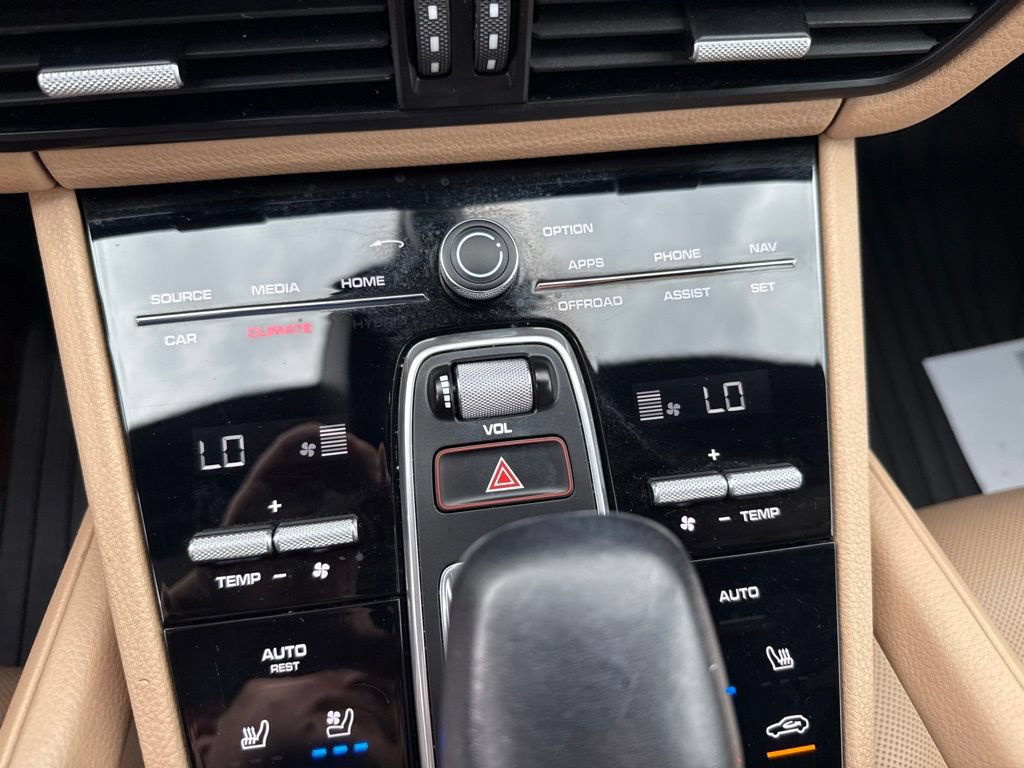 Used 2020 Porsche Cayenne AWD/4WD image 30