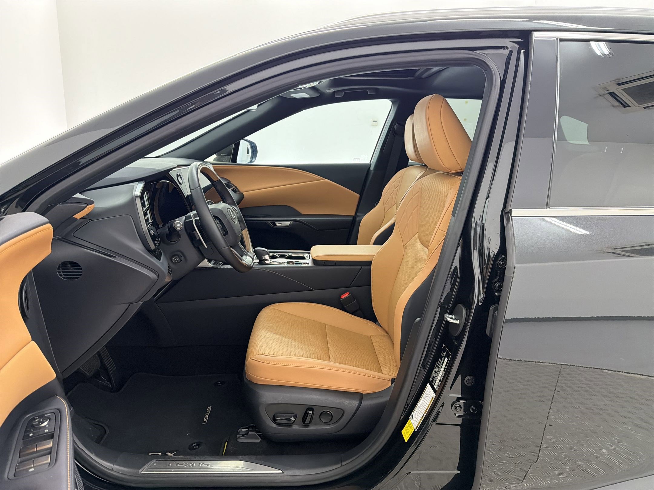 Certified 2025 Lexus RX 350 Premium w/ Accessory Package (Z1) image 5