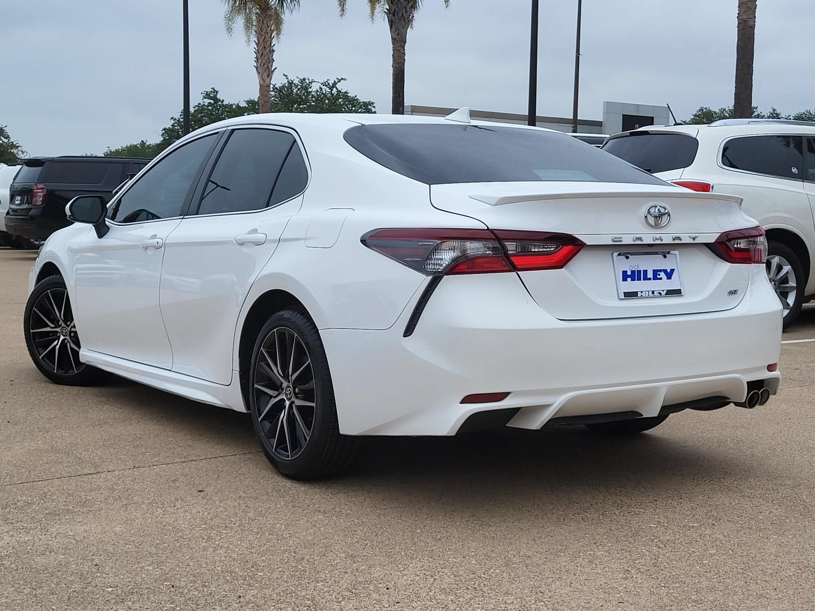 Used 2024 Toyota Camry SE FWD image 3