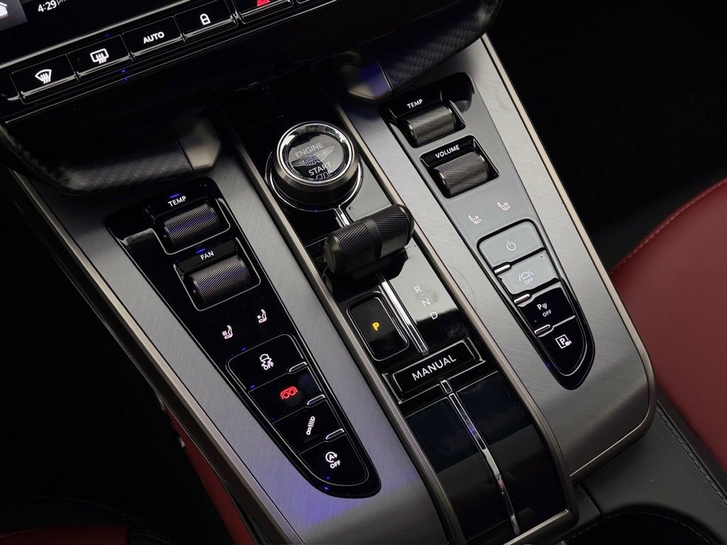 Used 2025 Aston Martin Vanquish image 9