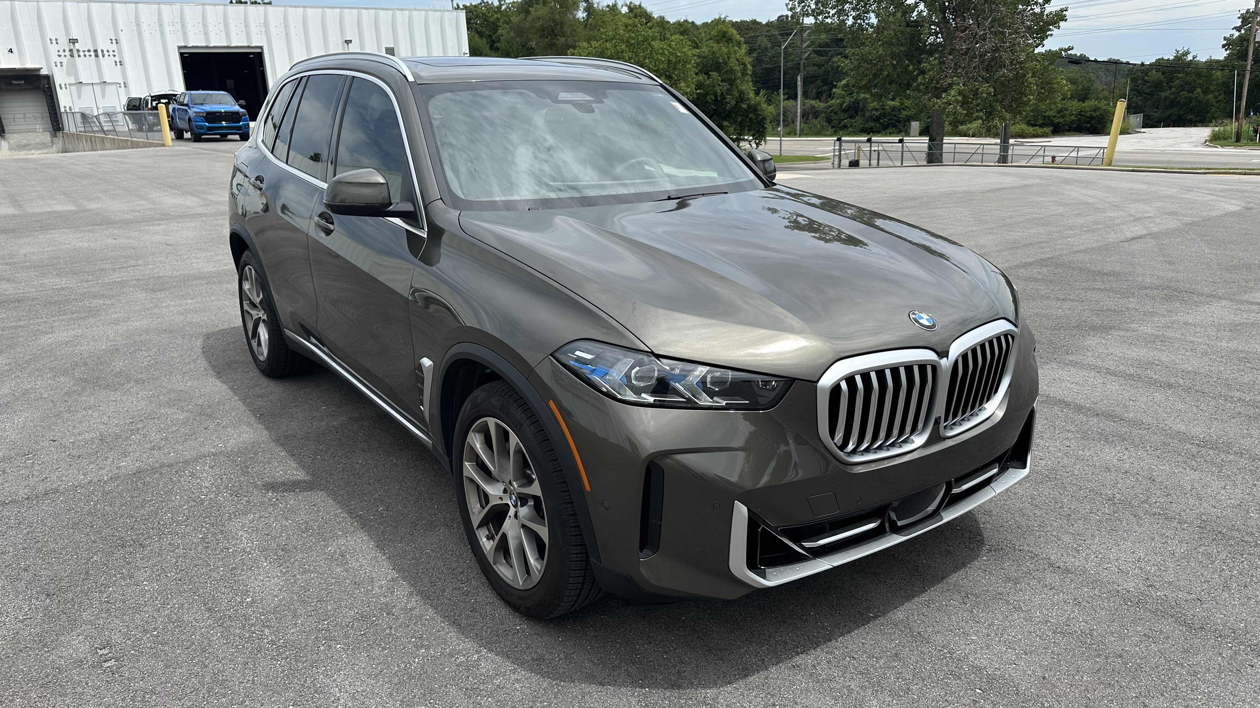 Certified 2026 BMW X5 xDrive40i AWD/4WD image 2