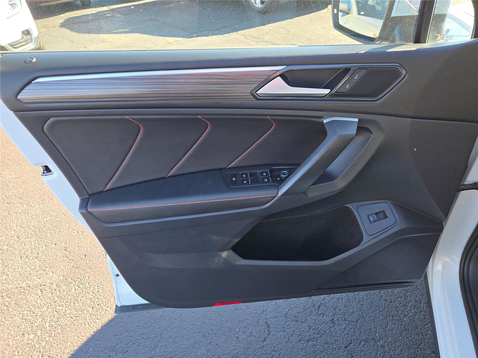 Used 2024 Volkswagen Tiguan Wolfsburg Edition image 22