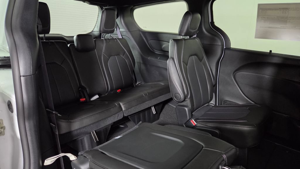 New 2027 Chrysler Pacifica Select AWD/4WD image 29