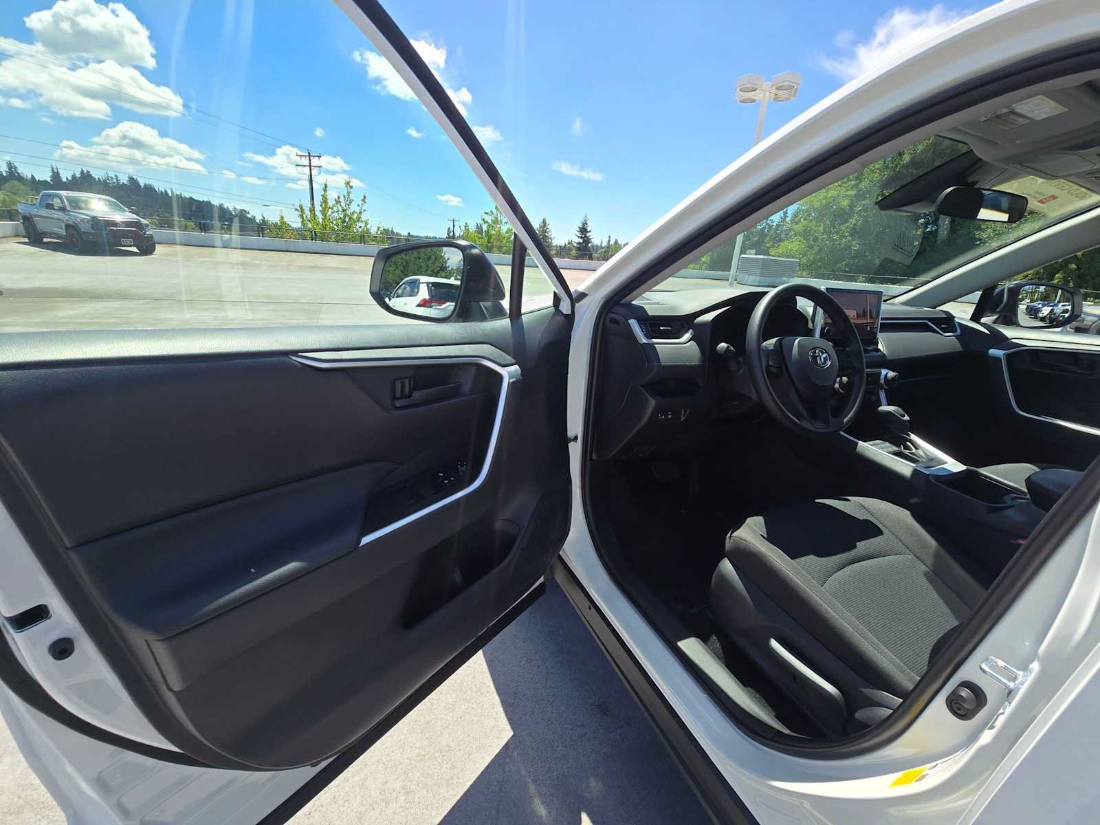 Used 2025 Toyota RAV4 LE AWD/4WD image 20