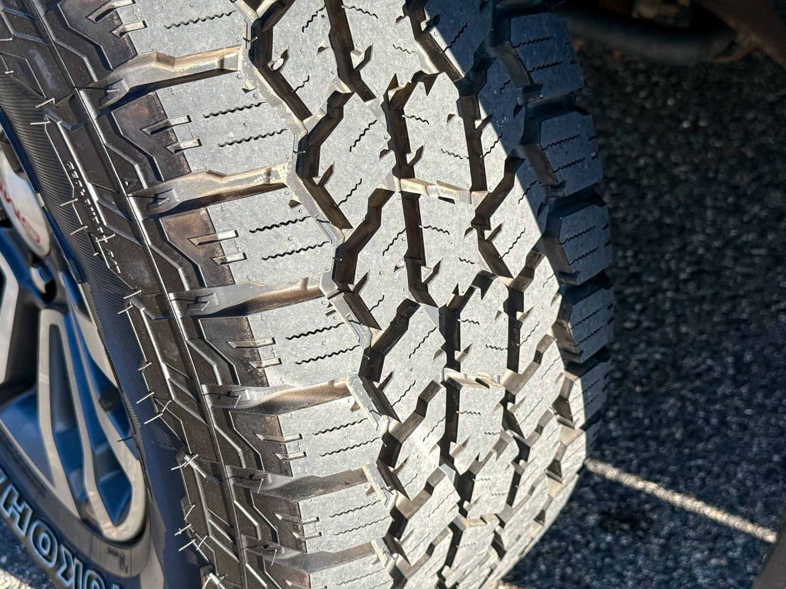 Used 2022 GMC Sierra 1500 AT4 w/ AT4 Premium Package image 11